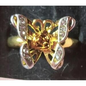 D1 Box Butterfly Ring 8 filled